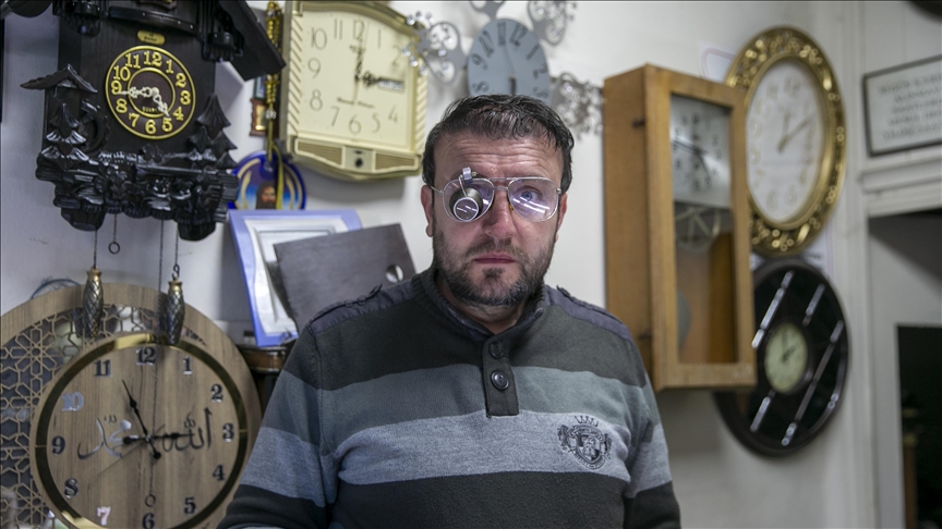 Depremlerde kaybettiği ailesinin mesleğini sürdürüyor