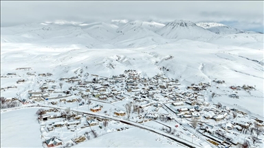 Süphan Dağı eteğindeki karla kaplı köylerde kış şartları yaşamı zorlaştırıyor