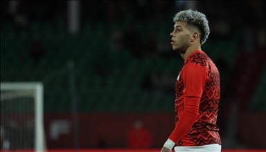 قدم.. الأهلى المصري يعاقب إمام عاشور بالإيقاف والغرامة المالية