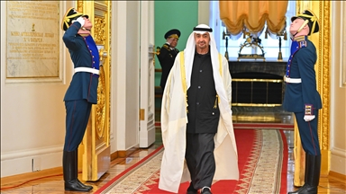 رئيس الإمارات يصل موسكو للقاء نظيره الروسي