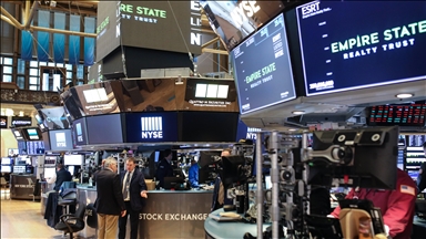 US stocks end mixed after Fed keeps rates unchanged