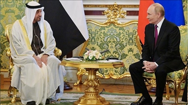 رئيس الإمارات يصل موسكو للقاء نظيره الروسي