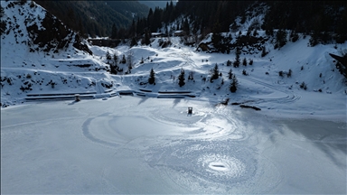 Prelijepi prizori zaleđenog jezera kod Vareša