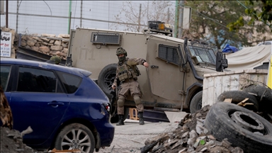 محاصرة منذ 3 أيام.. إسرائيل تنفذ اقتحامات واعتقالات في بلدة حزما بالقدس