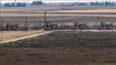  Турција ги негира наводите за повлекување на трупите од воените позиции во Северна Сирија