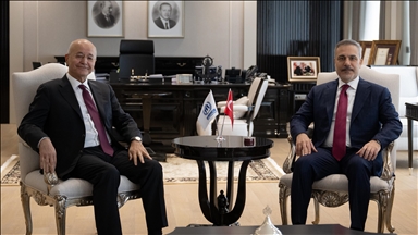 Wezîrê Karên Derva Fîdan li Enqereyê bi Komîserê Payebilind ê Penaberan ê NYê Salih ra civiya