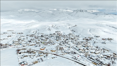 Li gundên quntara Çiyayê Sîpanê yên ku bi berfê venixumîne zivistan jiyanê zehmettir dike
