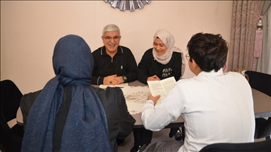 İki çocuğun sevgisiyle başlayan "koruyucu aile mutluluğu" kurdukları dernekle büyüyor