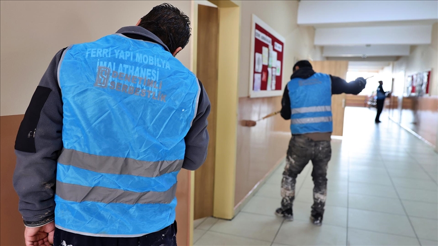 Samsun'da yükümlüler sömestir tatilinde okulu eğitim öğretime hazırladı