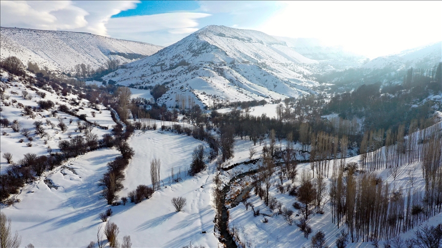 Geliyê Uçkayayê yê li Îdirê bi berfa sipî bû