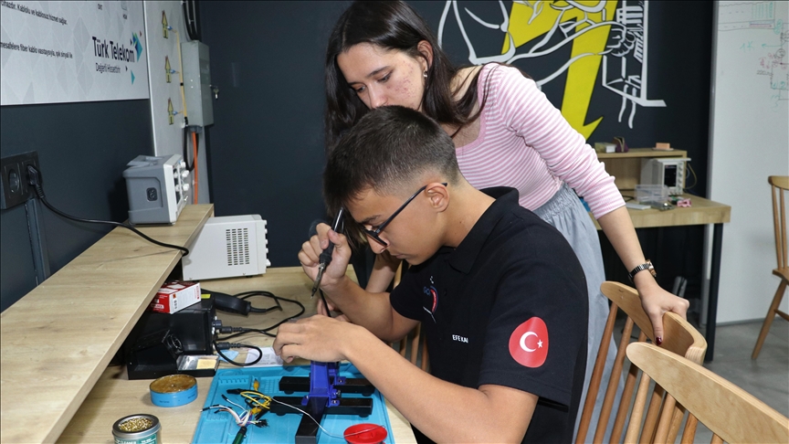 Lise öğrencileri Türkiye'nin teknoloji hamlesinde yerini almak için GÖKTİM Akademi'ye katılıyor