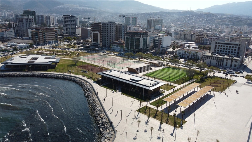 Depremde 80 santimetre çöken İskenderun sahilinin çehresi, modern peyzaj uygulamalarıyla değişti