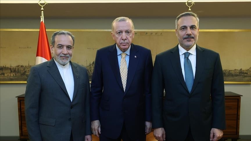 Serokomar Erdogan Wezîrê Karên Derva yê Îranê Eraqçî qebûl kir