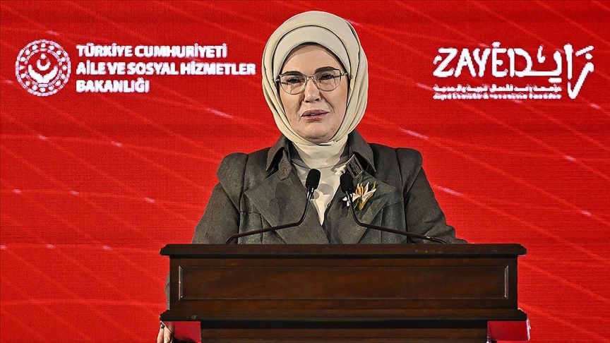 Emine Erdoğan: 2025 sonu itibarıyla 10 bin 841 çocuğumuz, 9 bin 96 ailenin sıcak yuvasında sevgiyle büyüyor