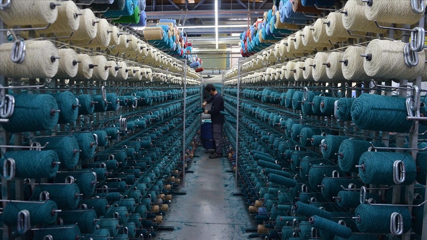 Japonya'daki Türk nişanesi Tokyo Camisi'nin yeni halıları Demirci'de dokundu