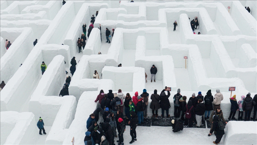 Labirinti më i madh i borës në Evropë hapet në Poloni pas vonesës për shkak të motit