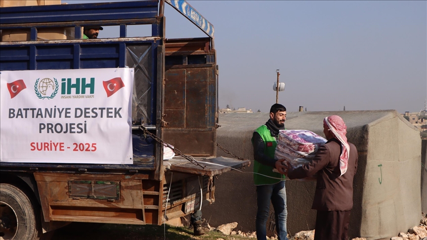 الإغاثة التركية ترسل 972 شاحنة مساعدات إلى سوريا خلال 2025