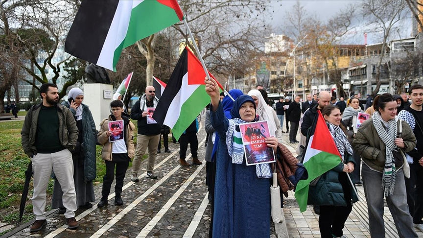 Tiran'da göstericiler Başbakan Edi Rama'nın İsrail ziyaretini protesto etti