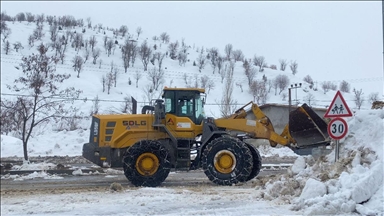 Rêya bingol-Diyarbekirê ji ber berf û pûkê ji hatin û çûyîna tiran ra hat girtin