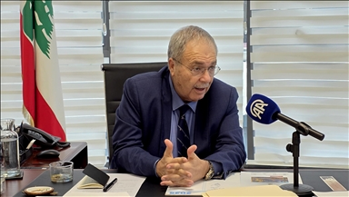 Lebanon says it will hand over more than 300 Syrian prisoners to Damascus