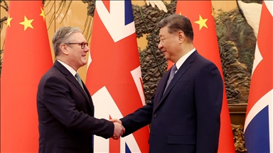 İngiltere Başbakanı Starmer, Çin lideri Şi'ye Arsenal-Manchester United maçının topunu hediye etti