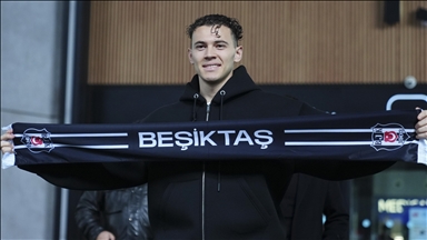 Futbollisti shqiptar Kristjan Asllani mbërrin në Stamboll për Besiktasin