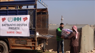 الإغاثة التركية ترسل 972 شاحنة مساعدات إلى سوريا خلال 2025