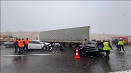 TAG Otoyolu'nda zincirleme trafik kazasında 2 kişi hayatını kaybetti, 10 kişi yaralandı