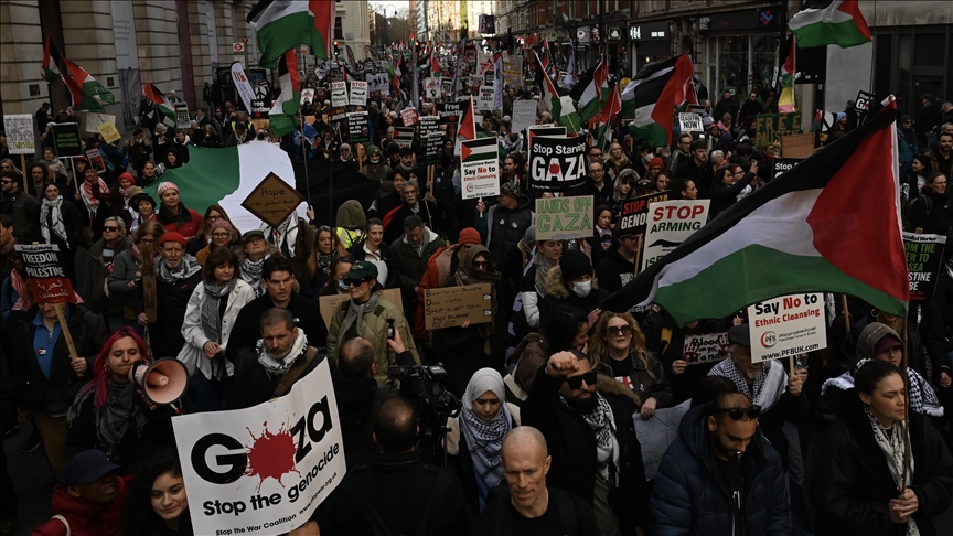 Desetine hiljada ljudi protestovalo širom Velike Britanije u znak podrške Palestini