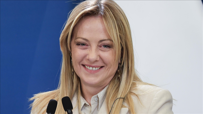 Roma'da tarihi bazilikadaki melek figürünün restorasyondan sonra Meloni'ye benzediği iddia edildi