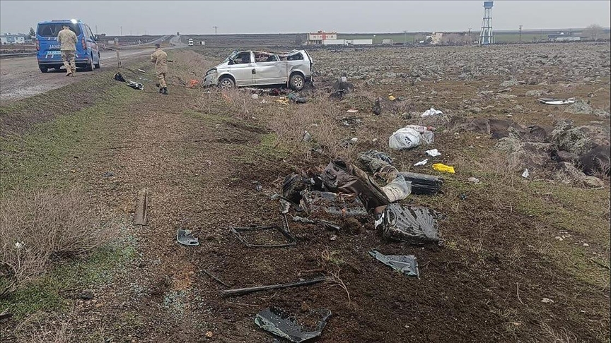 Şırnak'ta şarampole devrilen mikrobüsteki 2 kişi öldü, 6 kişi yaralandı