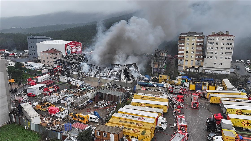 Ataşehir'de iş yerinde çıkan yangın söndürüldü 