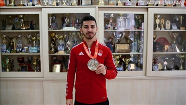 Şampiyon karateci Eray "Türk sporuna hizmet" peşinde
