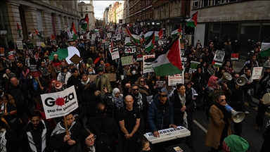 İngiltere'de onbinlerce kişi Filistin'e destek için ulusal yürüyüş düzenledi