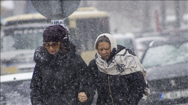 Li Erzirom û Qersê berf barî