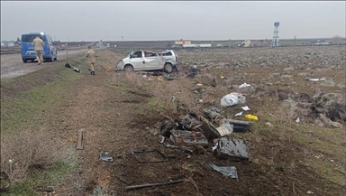 Li Şirnexê mîkrobus qulibî şerempolê 2 kes mirin û 6 kes jî birîndar bûn
