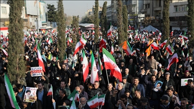 صحيفة عبرية: نجل بينيت "ضحية مزعومة" في احتجاجات إيران