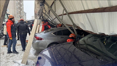 Li Agiriyê xeraja li serê berf ketibû ser hev tep bû, 3 wesayîtan zirar dît