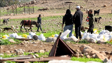 Illegal Israeli settlers force Palestinian families to leave homes near Jericho