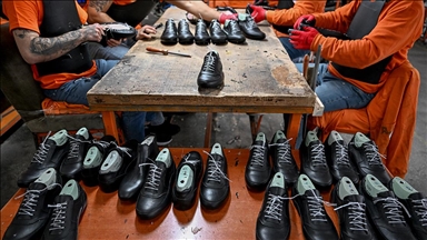 Ayaş Açık Cezaevi'nde tek tip ayakkabıda günde 1000 çift üretiliyor