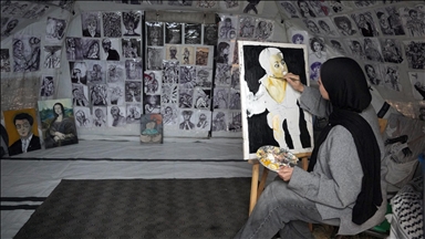 Gazzeli ressam Zaanin, İsrail saldırılarının bıraktığı yıkımı ve kaybolan hayalleri tuvale yansıtıyor