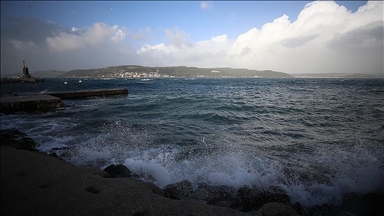 Meteorolojiden bazı iller için kuvvetli rüzgar ve fırtına uyarısı