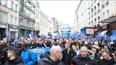 Thousands rally in Paris to support police, call for improved working conditions