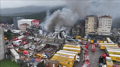 Ataşehir'de iş yerinde çıkan yangın söndürüldü 