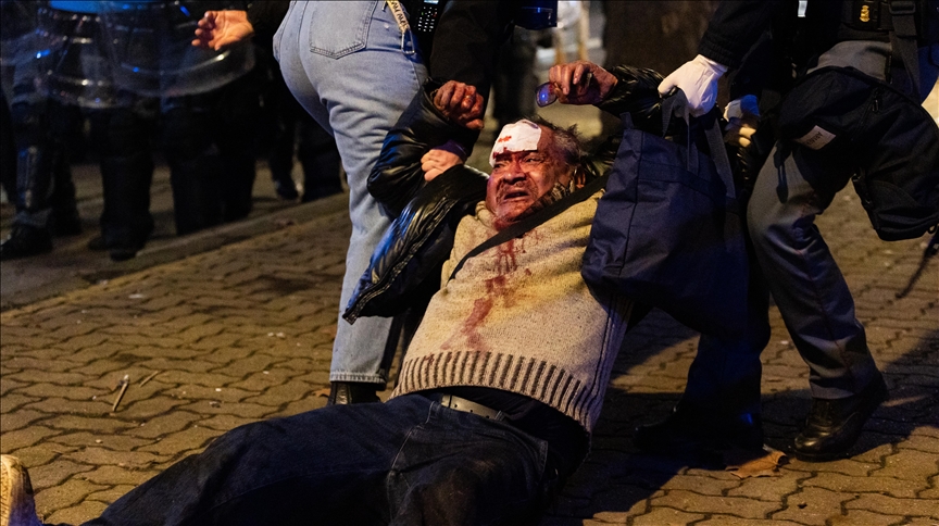 Përleshje në protestën në Torino kundër mbylljes së një qendre sociale, 29 policë të lënduar