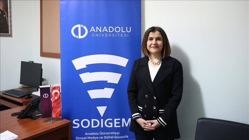 Cep telefonlarının "erişilebilirlik ve mekansızlık" özellikleri dijital kumar bağımlılığını kolaylaştırıyor