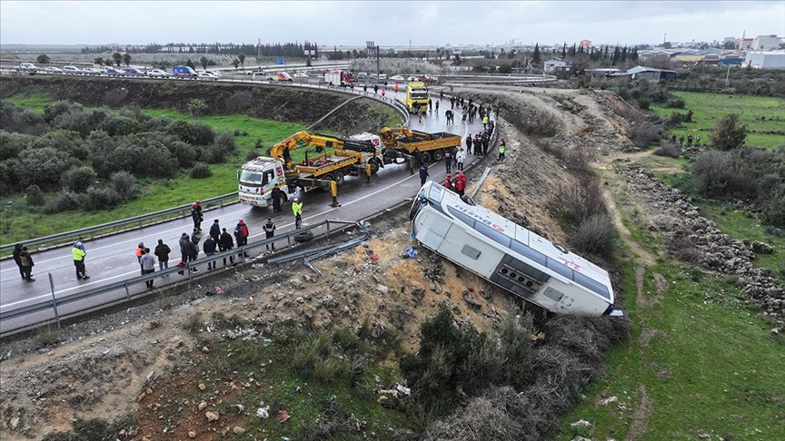 Antalya'da devrilen yolcu otobüsündeki 9 kişi hayatını kaybetti
