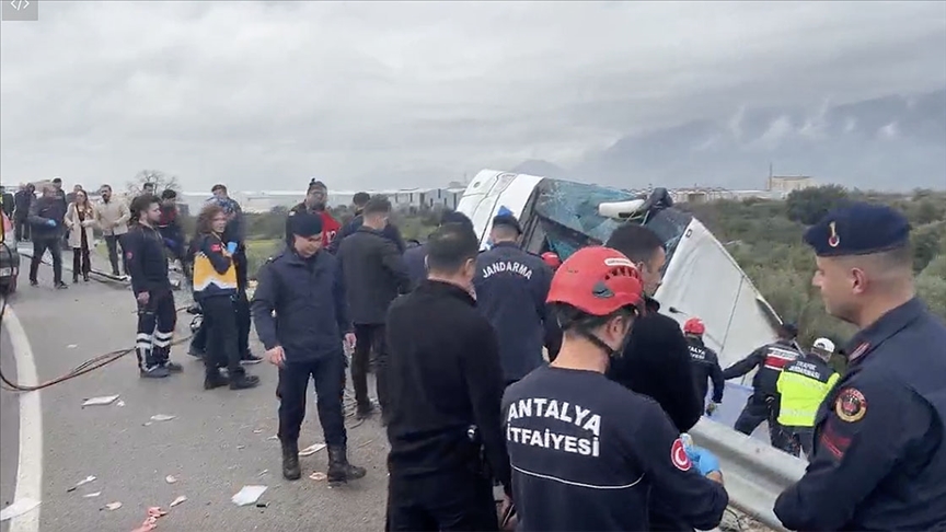 **Antalya'da Yolcu Otobüsü Şarampole Devrildi: 5 Kişi Hayatını Kaybetti**
