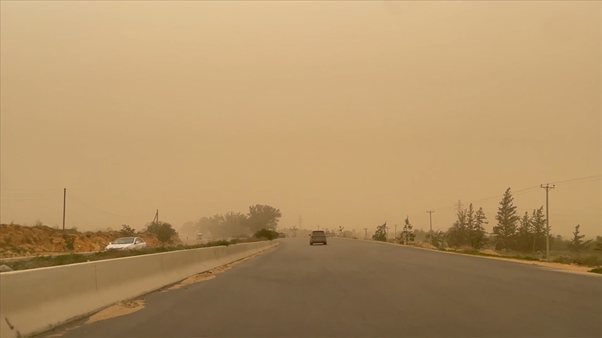 Libya’da kum fırtınası nedeniyle başkent Trablus ve birçok kentte eğitime ara verildi 