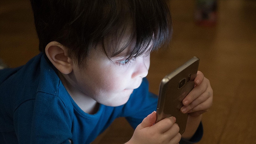 Aile ve Sosyal Hizmetler Bakanlığından ebeveynlere dijital uygulamalar için "ekran süresi" uyarısı